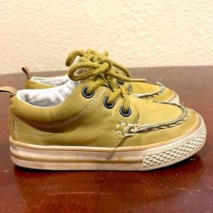 Baby GAP Boy’s Acorn Suede Deck Sneakers Size 7